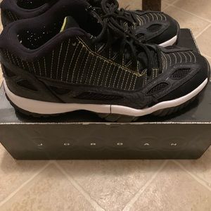 Men retro 11 XI low black-yellow sneaker size 9.5
